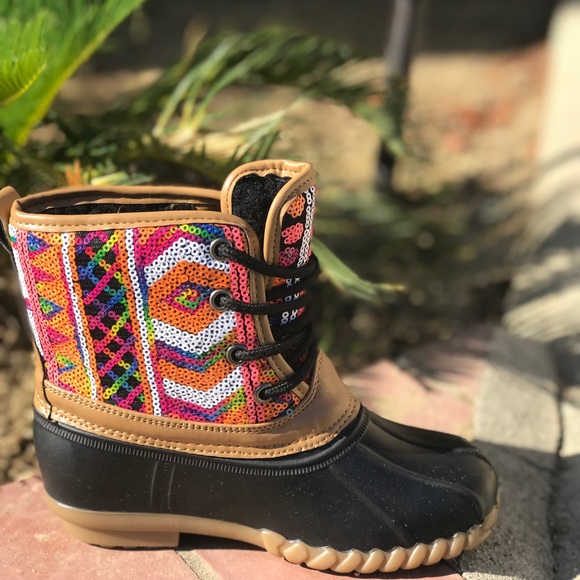 **HOST PICK**GIRLS MULTI COLOR SEQUIN DUCK BOOTS - Picture 3 of 6